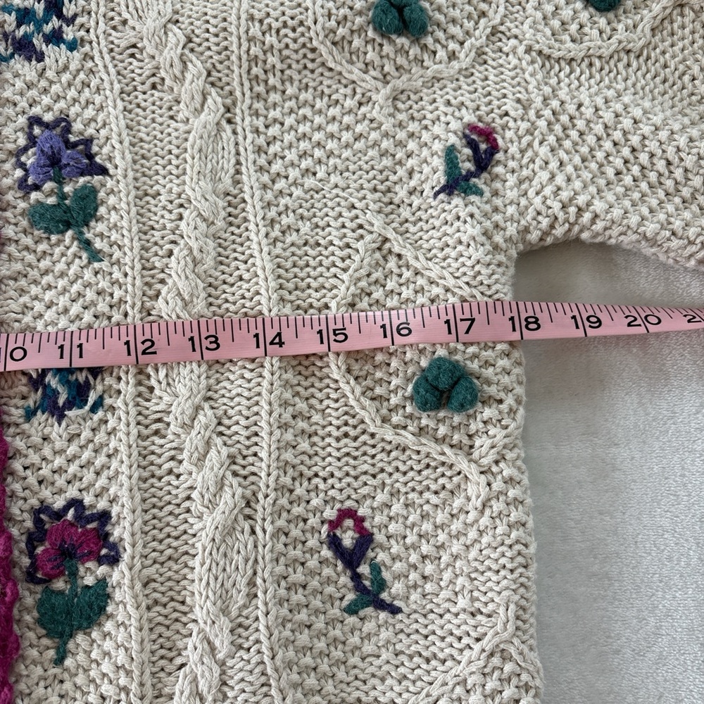 Woolrich Women's White/Cream Small Embroidered Floral Knit Sweater vintage - Picture 6 of 7
